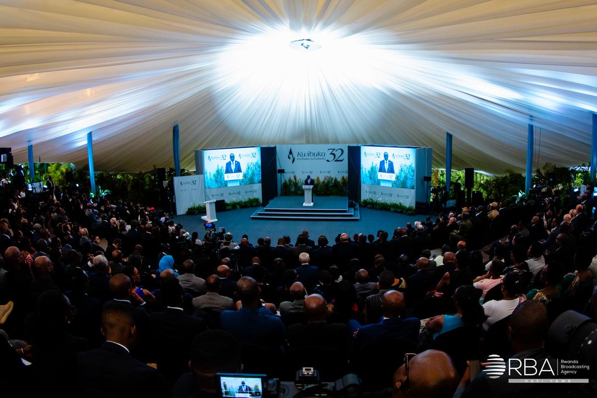 rbarwanda's tweet photo. Minisitiri Dr Bizimana  yavuze ko mu 1990, Ambasade  y’u Bufaransa mu Rwanda yakoze raporo ivuga ko Jenoside iri gutegurwa mu Rwanda.

Mu 1991, Général Jean Varret, wari ushinzwe ubutwererane bwa gisirikare mu Bufaransa yasuye u Rwanda, abonana na Colonel Rwagafirita, amutangariza umugambi wa Jenoside yari iri gutegurwa mu Rwanda.

Icyo gihe ngo yamubwiye ko “Abatutsi ni ba nyamuke, tuzabatsemba, abajandarume bazafatanya n’abasirikare barangize ikibazo cy’Abatutsi kandi ntibizaba birebire, ni bake cyane.” #RBAAmakuru #Kwibuka32