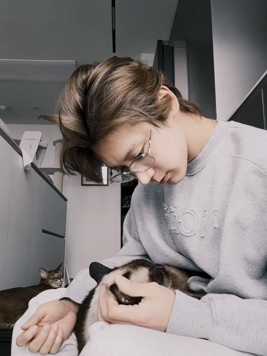 misskloss_ tweet media