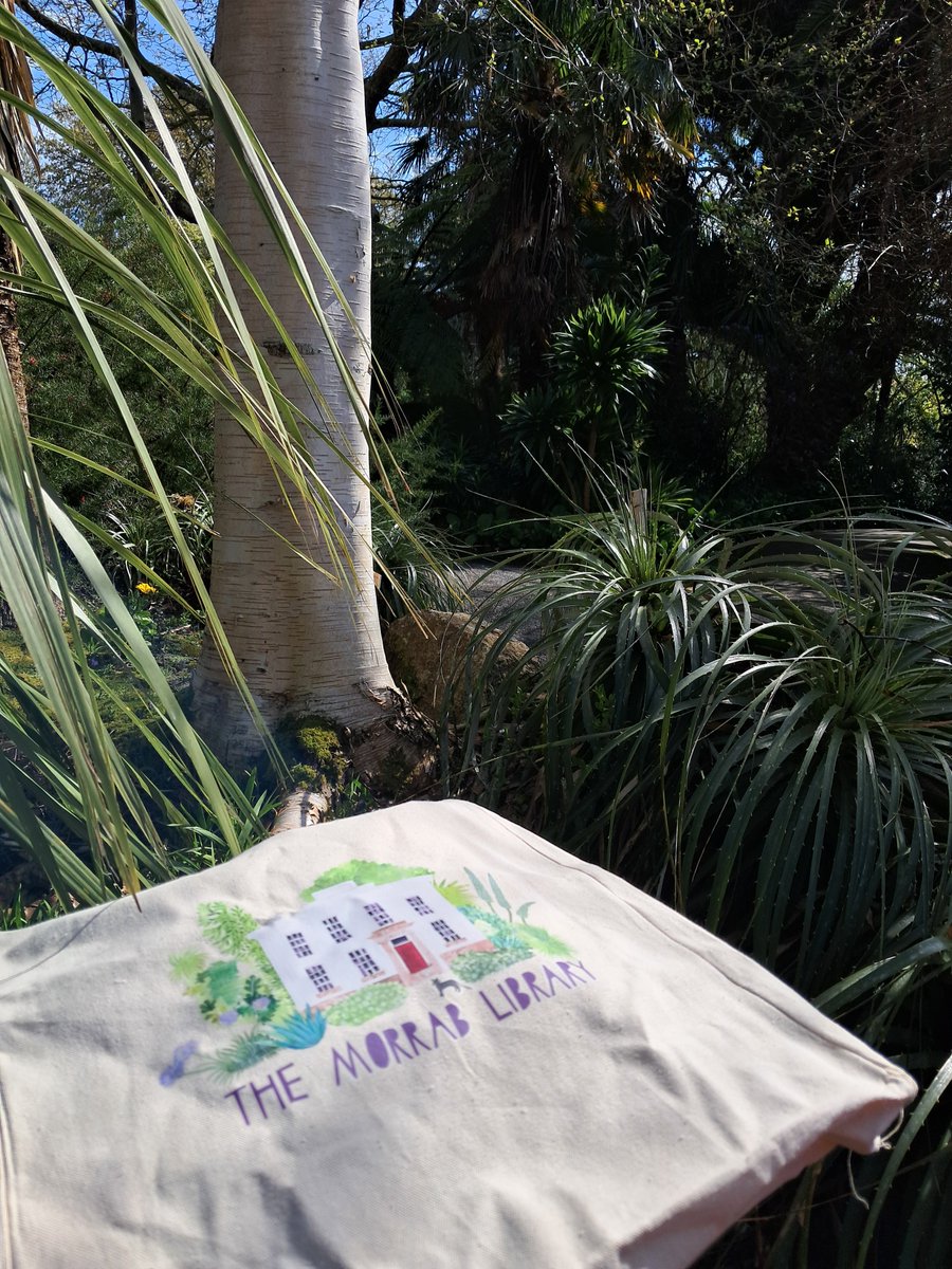 morrablibrary's tweet photo. Have you seen our lovely tote bags out in the wild?Designed by our wonderful Library Assistant, Harriet
Bags cost £10 each, and proceeds go to the care and maintenance of our library.
#gift #cornwall #library #totebag #librarybag #originaldesign https://t.co/NVu7lmOWx1