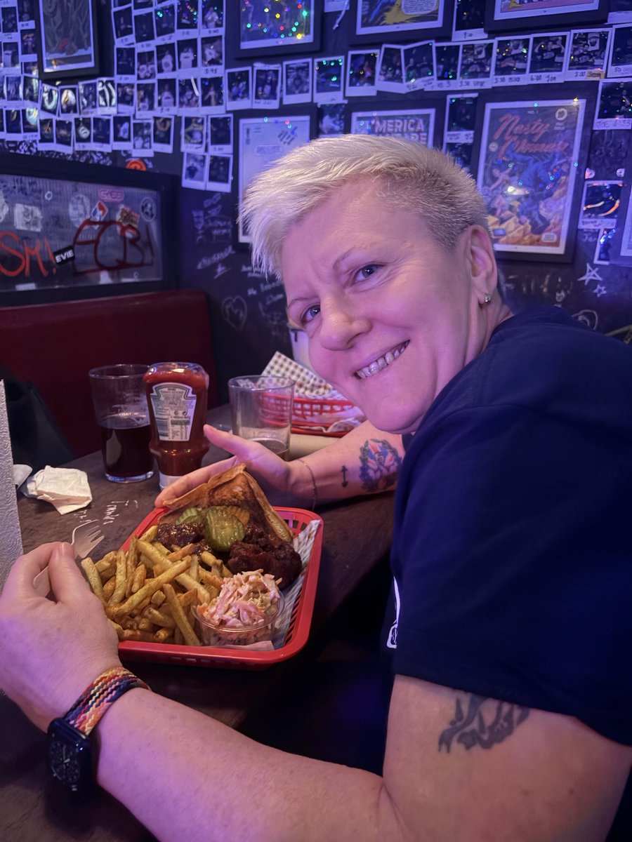 AgyGorzynska's tweet photo. How’s your diet over Easter?🐣 I just couldn’t resist The Nashville Hot Chicken Basket & House Lager!🍺🤣 #easterweekend #foodie https://t.co/hKpzVSUybb