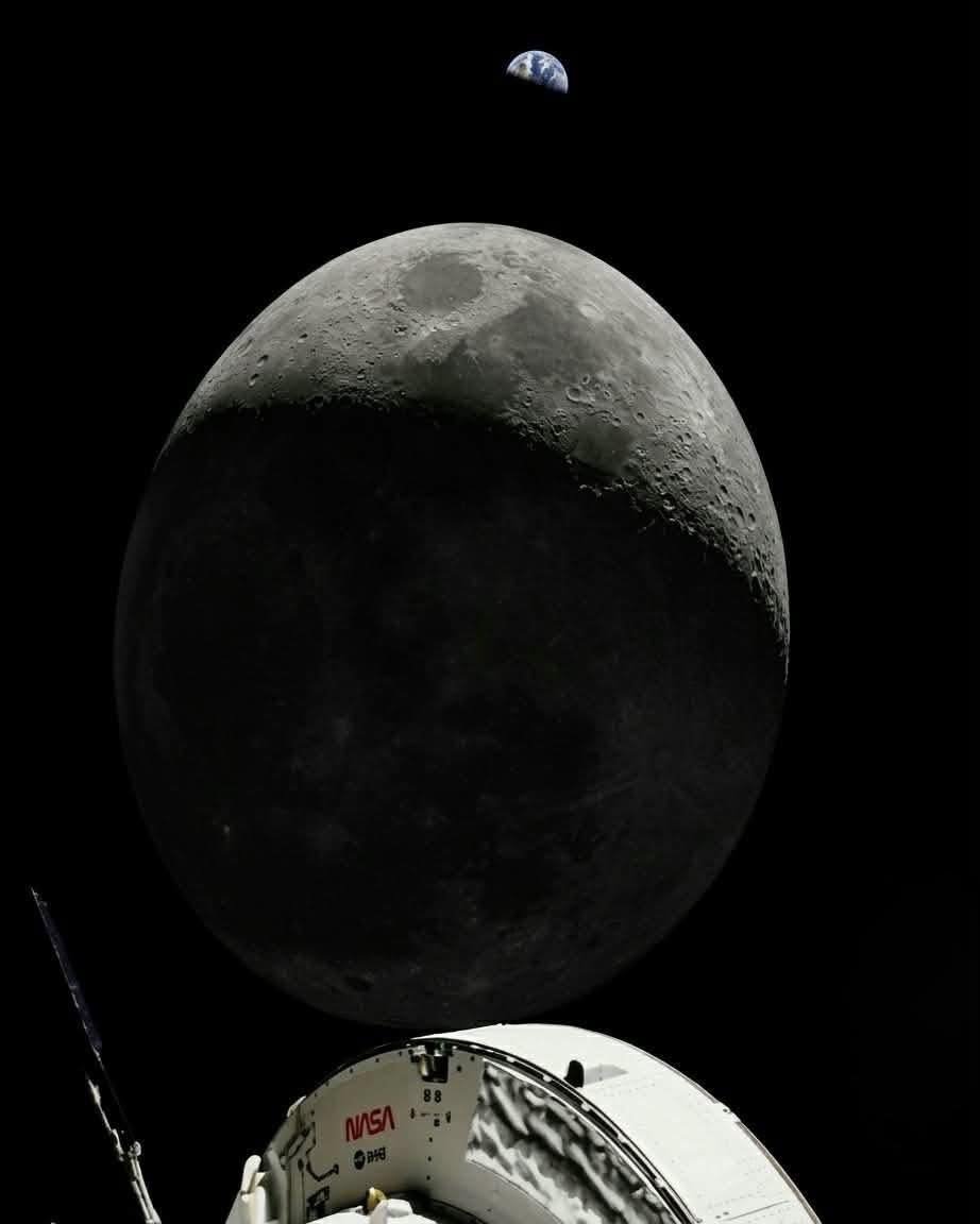 forallcurious's tweet photo. 🚨: Three Worlds Captured in One Frame:

These 3 objects hold all the humans in the known universe: Artemis II, the Moon, and Earth.

Currently, the crew has completed their journey around the Moon — traveling farther from Earth than any human ever has before — and they are on their way back to home.

Credit: NASA