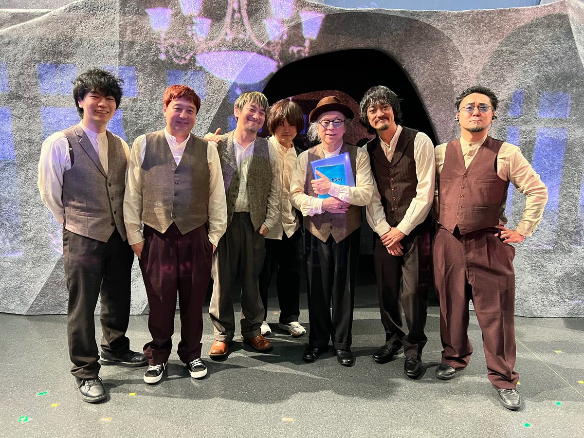 U2game_Sawagi's tweet photo. 本日はロック音楽劇『#ガウディ×ガウディ』大阪公演 千秋楽でした。
誰1人かける事なく無事に完走できて本当に良かったです。
全ての楽曲を天に奉納するような気持ちで演奏しました。

皆様、ありがとうございました！
バンドメンバーと！

#沢田研二
#白井良明 https://t.co/iQ1AsP5PnN