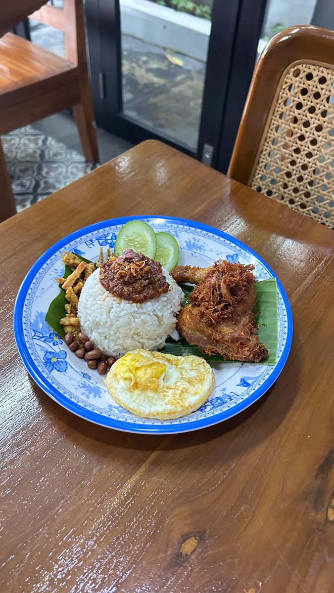 klashkun's tweet photo. @hoteliercrypto @Gieehad Titip ini y bli.. untuk yg area Depok, Jawa Barat bisa mampir dan cobain menu spesial kami Nasi Lemak Ayam Goreng Lengkuas, lokasinya ada di sini Ko.En Kopitiam.. thx bli

https://t.co/mkBSPkABCf https://t.co/BDO8VCRsb3