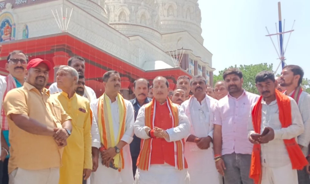 VikashKumarSR's tweet photo. आज श्री इंद्रदमनेश्वर महादेव मंदिर अशोकधाम #लखीसराय में आयोजित दो दिवसीय #अशोकधाम_महोत्सव का शुभारंभ बिहार सरकार के माननीय उपमुख्यमंत्री आदरणीय श्री @VijayKrSinhaBih जी कर कमलों से किया गय���। #हरहरमहादेव

@BJP4Bihar @LakhisaraiCOC @collectorlak @LkiPolice  @Lakhisaray @LakhisaraiL https://t.co/jWDHmeDUTA