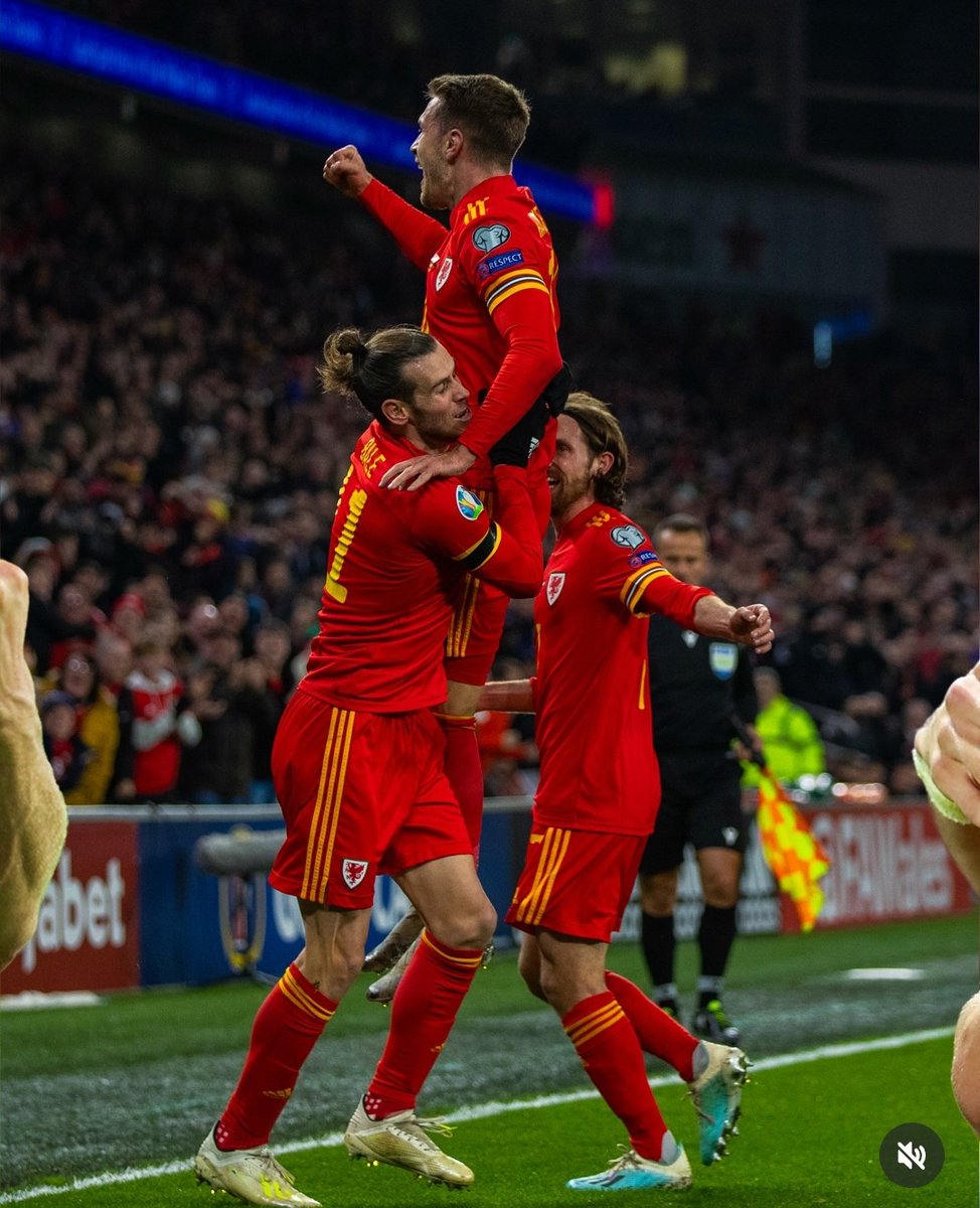 RedWallNews1's tweet photo. The holy trinity all retired ❤️ 🏴󠁧󠁢󠁷󠁬󠁳󠁿 https://t.co/Cv2gRznvEY