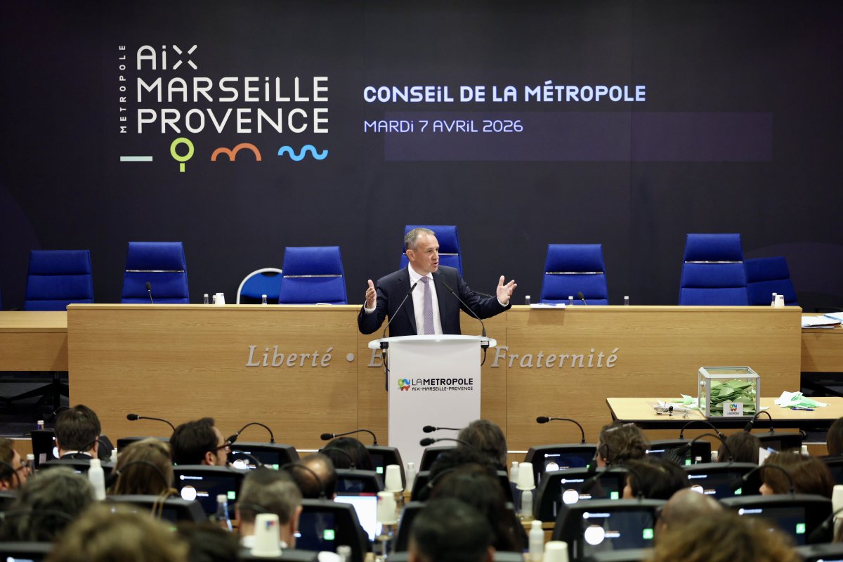 🔵 <a href="/NicolasIsnard/">Nicolas Isnard</a> est le nouveau président de la Métropole Aix-Marseille-Provence.

Le maire de Salon-de-Provence vient d'être élu par le #ConseilDeMétropole. Avec 199 voix, il obtient la majorité absolue des suffrages exprimés.