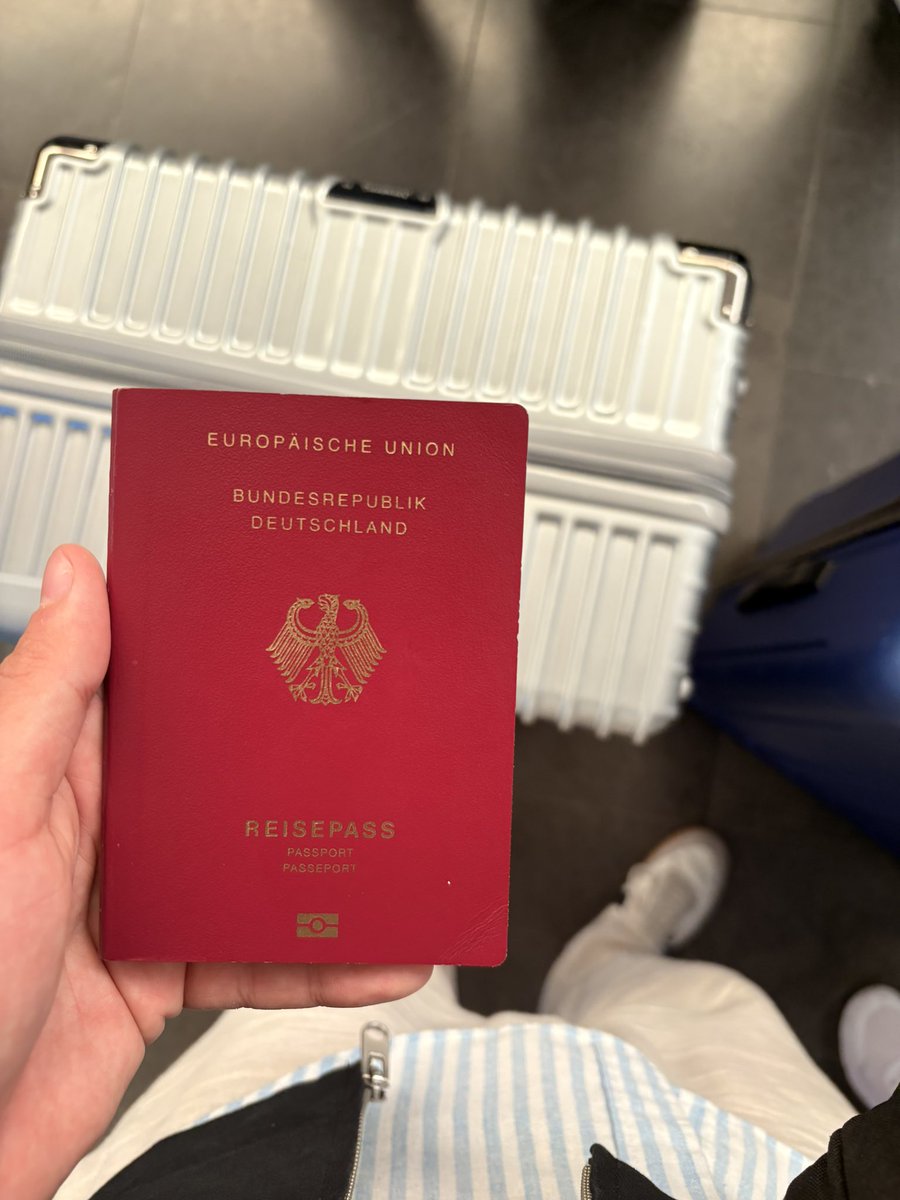 Master Laurence tweet media