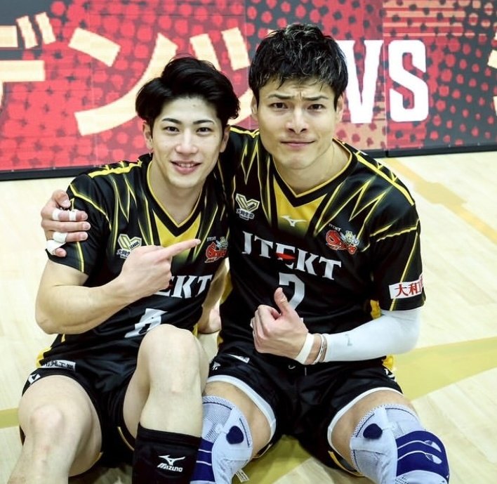 oikakee's tweet image. kentaro got injured in January and still hasn't fully back in the starting line up yet till now. and now yudai with ankle sprain injury with less than few weeks before playoffs start ... is stings heading to playoffs without their main MB and setter ☹️☹️