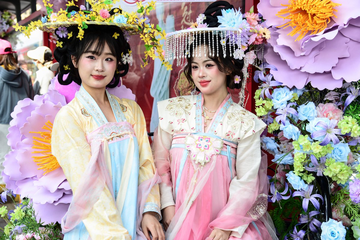 The world's largest peony garden — Caozhou Peony Garden in Heze, Shandong province — is officially open for the season. 

In just two days, it welcomed over 100,000 visitors. This year, new interactive projects are making the experience even more engaging.