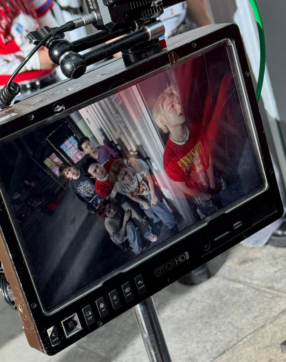 GoldenPhee✨ tweet media