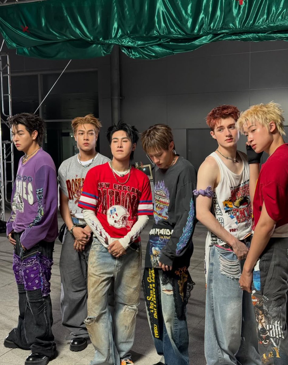 GoldenPhee✨ tweet media