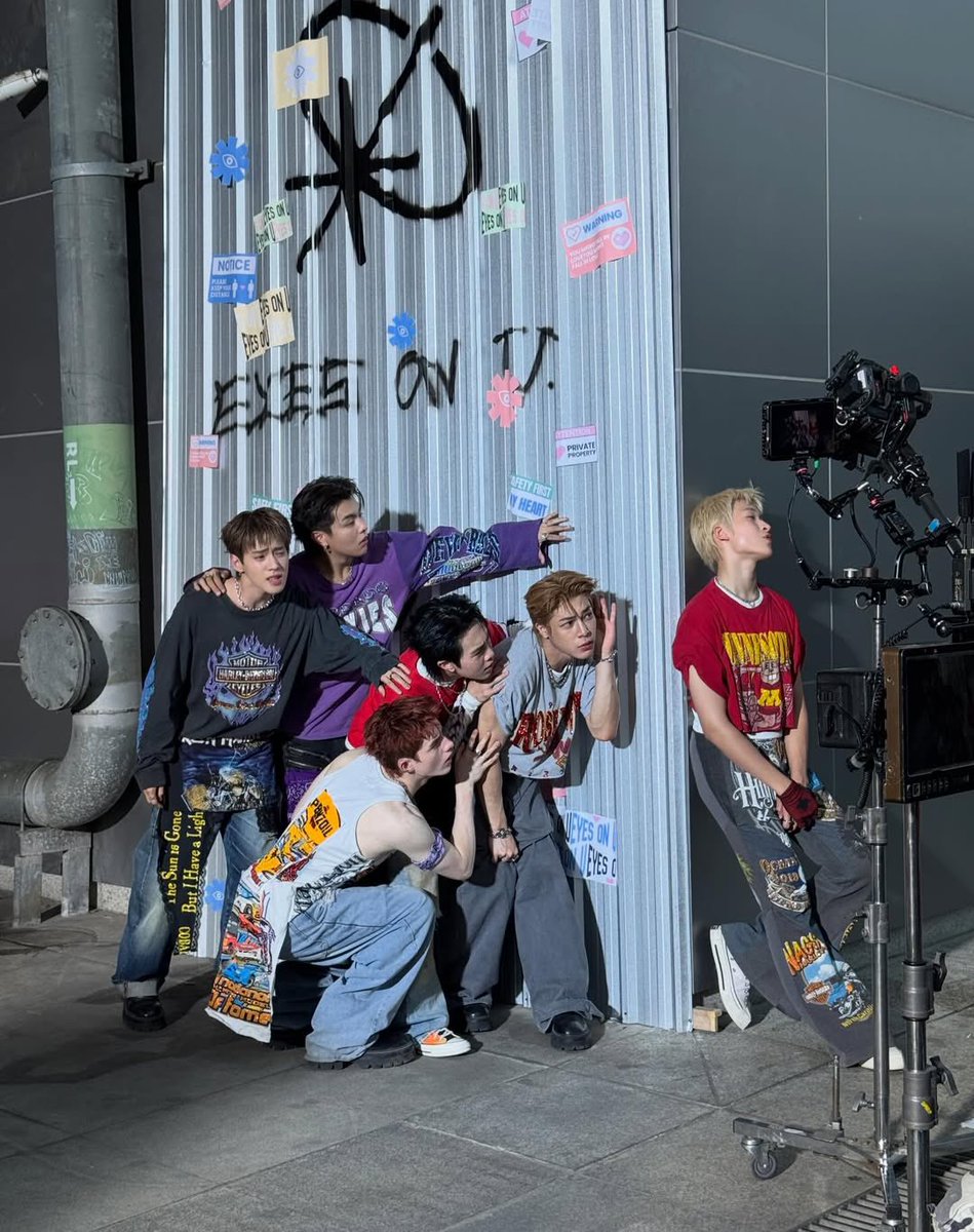 GoldenPhee✨ tweet media