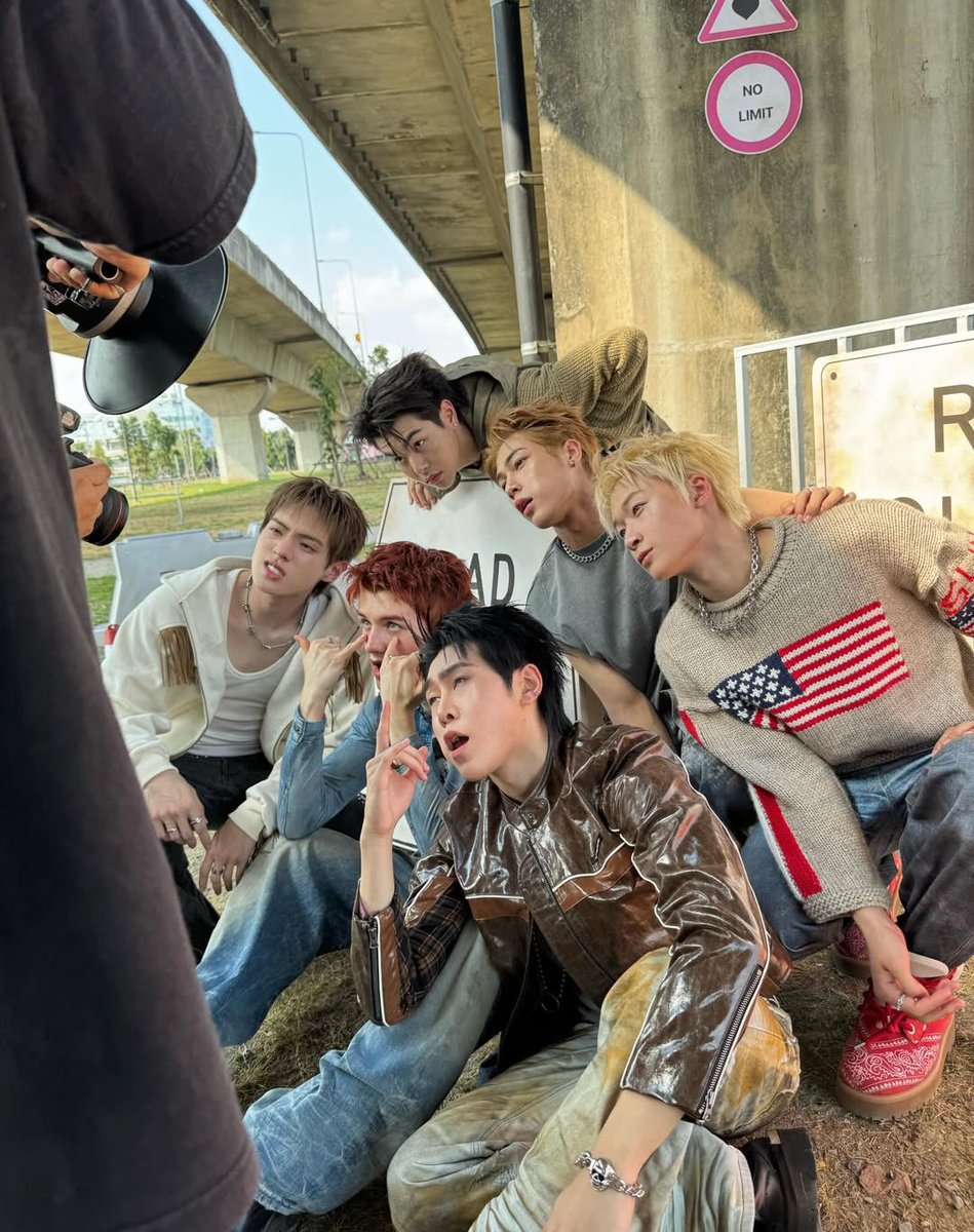 GoldenPhee✨ tweet media