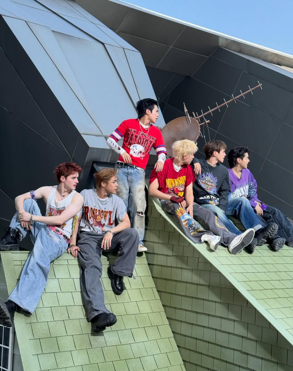 GoldenPhee✨ tweet media