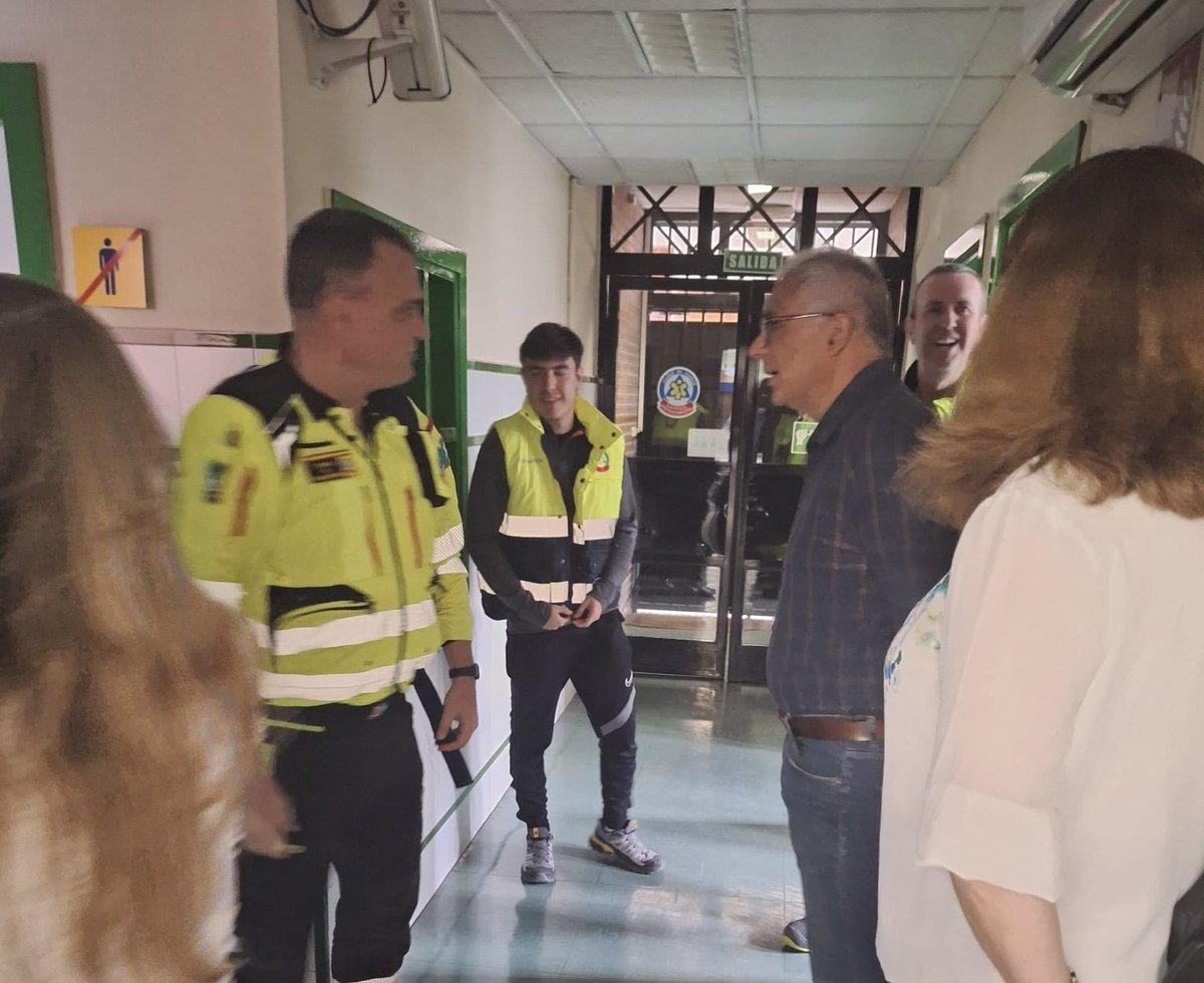 carlosizqtorres's tweet photo. Con motivo del #DíaMundialDeLaSalud he visitado el Centro Municipal de Salud Comunitaria de #Carabanchel de @madridsalud, un centro extraordinario en promoción de la salud, prevención de enfermedades y referente en todo lo que tiene que ver con salud comunitaria. https://t.co/Nt4pt8s8gY