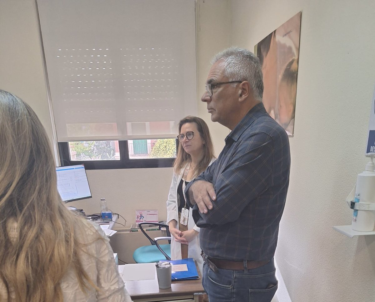 carlosizqtorres's tweet photo. Con motivo del #DíaMundialDeLaSalud he visitado el Centro Municipal de Salud Comunitaria de #Carabanchel de @madridsalud, un centro extraordinario en promoción de la salud, prevención de enfermedades y referente en todo lo que tiene que ver con salud comunitaria. https://t.co/Nt4pt8s8gY