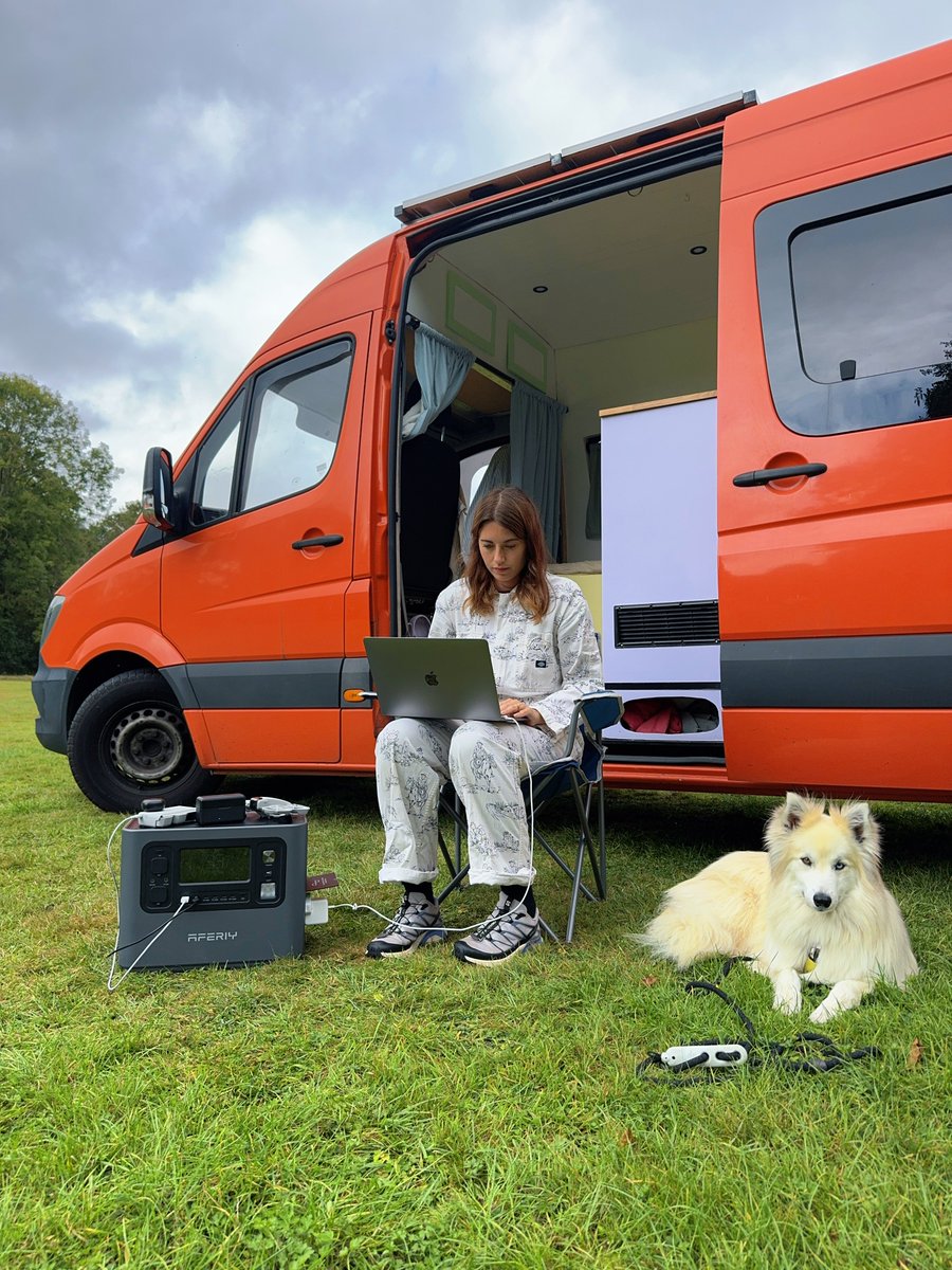AFERIY_Japan's tweet photo. P210とペット🥰🐶
📸@simone_stewart
#aferiy #p210 #ポータブル電源 #春キャンペーン #犬 https://t.co/QsnCyk3rIh
