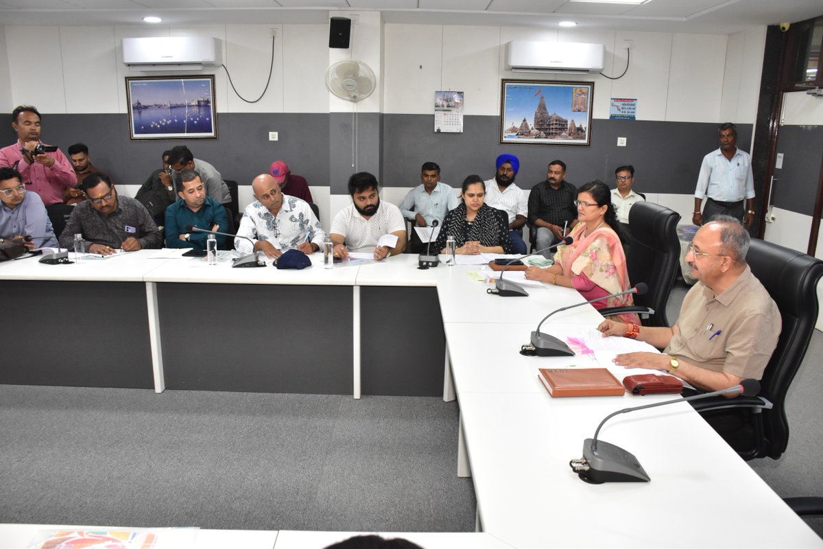 તા. ૨૬ એપ્રિલના રોજ યોજનાર સ્થાનિક સ્વરાજયની સંસ્થાઓની ચૂંટણી અન્વયે પત્રકાર પરિષદ યોજી ચૂંટણીલક્ષી જરૂરી માહિતી આપવામાં આવી.
youtu.be/rX2MRRHyICU

<a href="/JayantiRavi/">Jayanti Ravi</a>

<a href="/InfoGujarat/">Gujarat Information</a>
<a href="/infojamnagargog/">Info Jamnagar GoG</a>