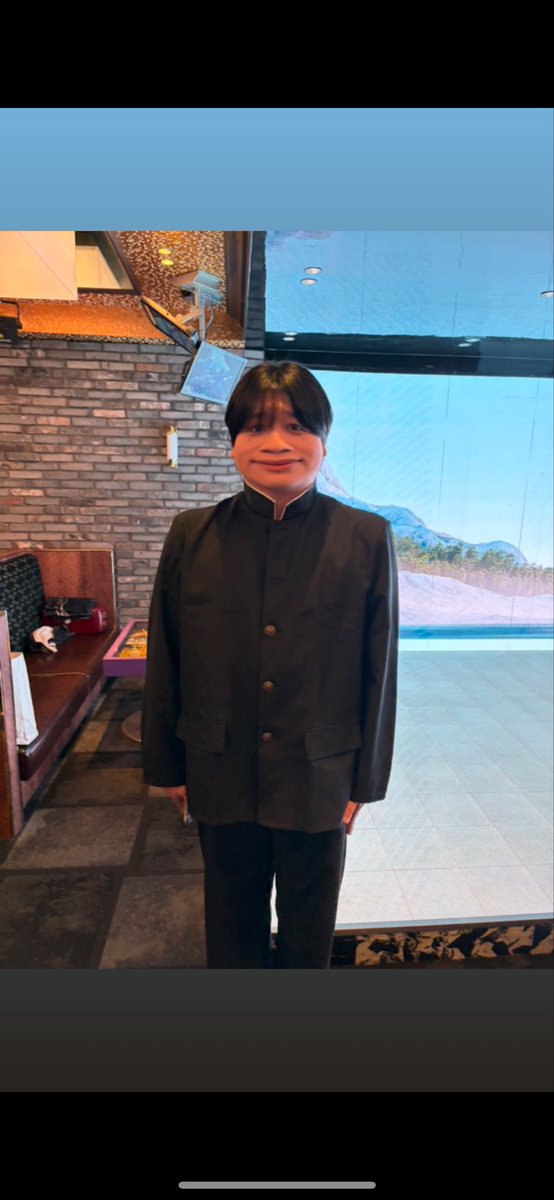 おはようございます☀

シュンです！！

日曜日は制服きたら

おぼっちゃんコーデになりました😄

今日はスーツ着てきめてるので、

会いにきてください❣️