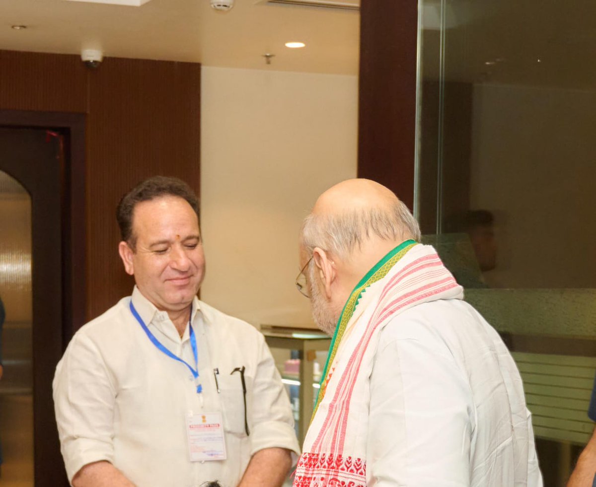 Sunil_SharmaBJP's tweet photo. Received the Hon'ble Home Minister of India, Shri @AmitShah Ji, in #Assam. Had an indepth discussion on our key strategies and organizational preparedness for the ongoing Assam Assembly elections. His guidance have further energized our karyakartas on the ground. https://t.co/ayiaSFvGTl