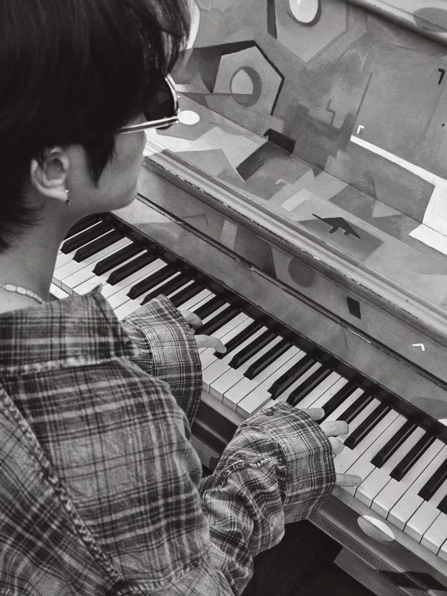 nanonschin's tweet photo. boyfriend come back https://t.co/1APIK3QXyG