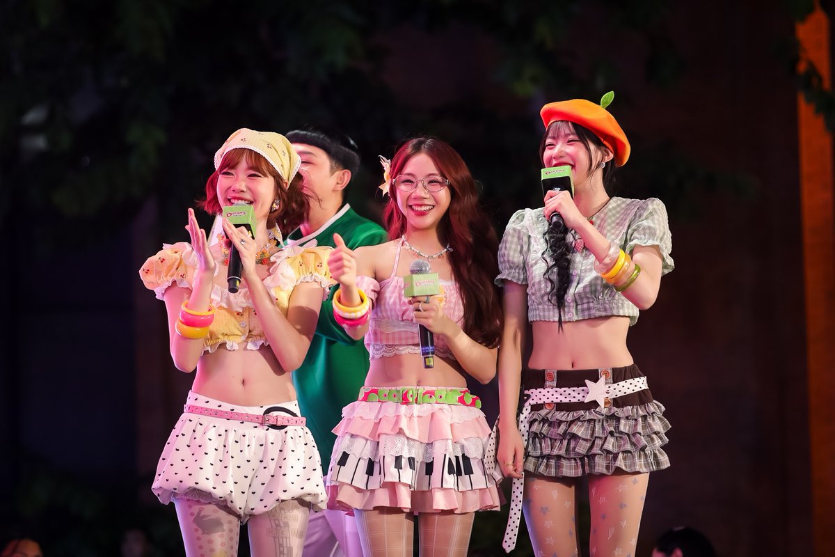 dreamymix_th's tweet image. รวมภาพบรรยากาศบางส่วน ในงาน Dreamy Fruit Tea X PiXXiE ซัมเมอร์ เวอร์สุดมิกซ์  ขอขอบคุณแฟนคลับๆทุกท่าน ที่มาร่วมสนุกสุดเวอร์ด้วยกันในงานนี้ 🫶💫

หวังว่าโอกาสหน้าเราจะได้เจอกันอีกนะคะ ฝากDreamy Fruit Tea  ไว้ในหัวใจทุกคนด้วยน้าา อร่อย สดชื่น มีประโยชน์ แถมหาซื้อง๊ายง่ายย ✨️🎉