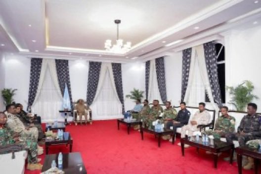 sntvnews1's tweet photo. In #Baidoa, the Commander in Chief of the National Armed Forces, President @HassanSMohamud, convened a meeting with the country’s top security commanders, including military, police, and intelligence, to discuss ongoing operations against terrorists and to strengthen federal and state-level inter-agency coordination to maintain stability and the security of Southwest State.