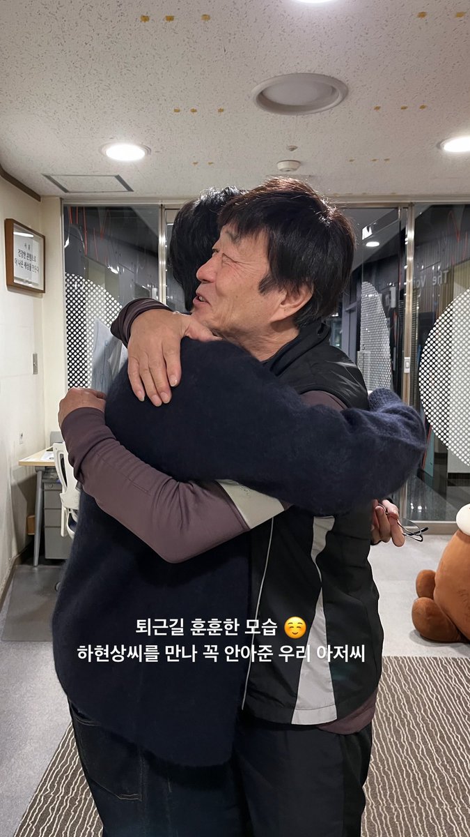 ('-' э )Э tweet media