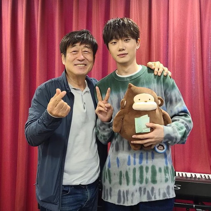 ('-' э )Э tweet media