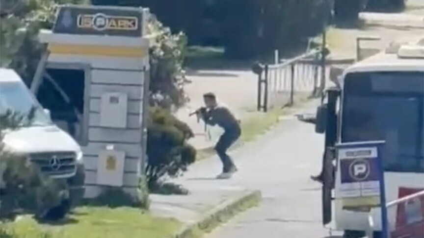 MarianoGiustino's tweet image. Attentato in stile #Isis a #Istanbul. L'obiettivo: il consolato israeliano della megalopoli turca.
Tre uomini armati hanno attaccato la stazione di polizia all'esterno dell'edificio.
Gli uomini armati sono stati neutralizzati, vi sono due morti e un attentatore è gravemente