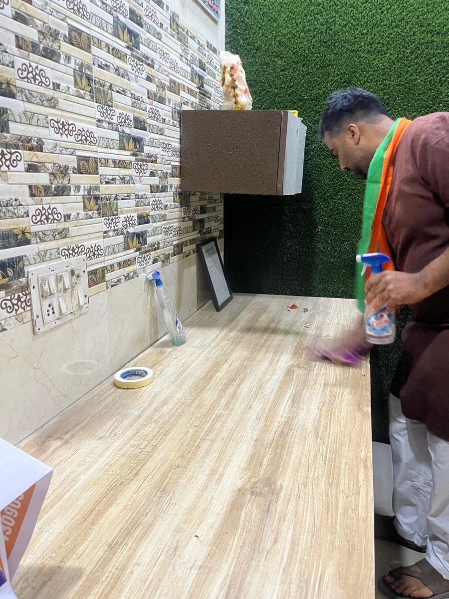 Subhrajeet_bjp's tweet photo. “संगठन तब बढ़ता है जब हर कार्यकर्ता खुद को जिम्मेदार मानता है।”
#47YearsOfNationFirst #BJPFoundationDay https://t.co/cYchmTbvVR