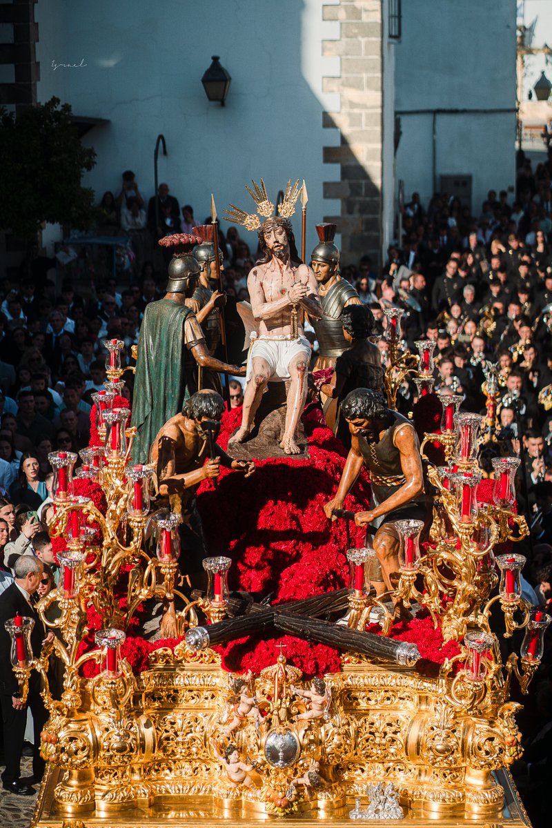 AMRedencion's tweet photo. Hoy regresamos a esa plaza que se tiñe de colorao´ y negro cada Martes Santo.

Toca rememorar la salida del Señor de las Penas de nuestra querida @HdadDesconsuelo .

A partir de las 14.30 en nuestro canal de youtube.

#RedencionporJerez 🎼