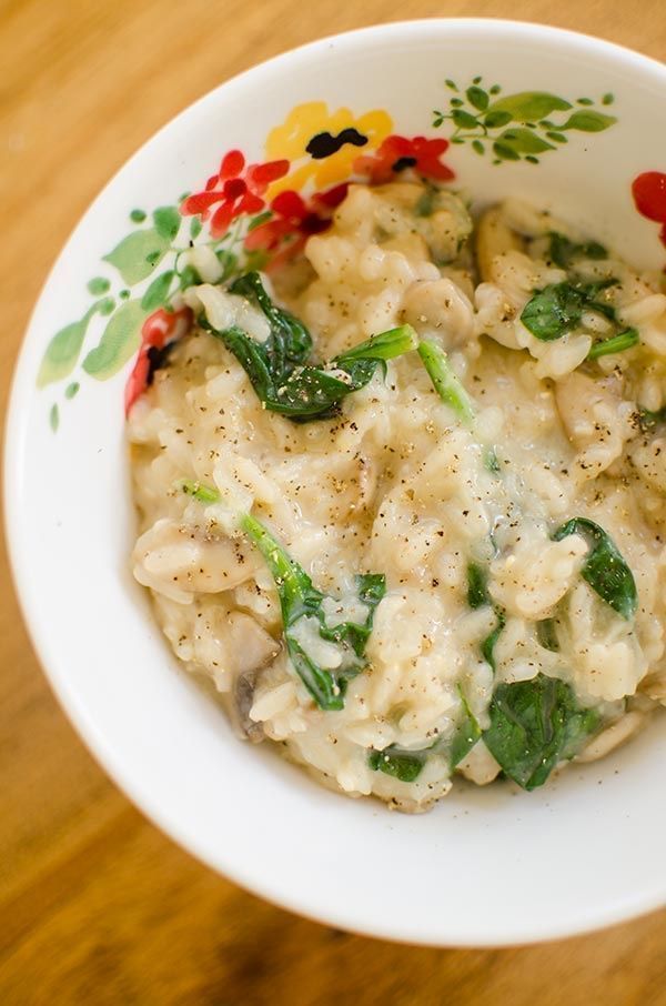 Living_Lou's tweet image. Spinach and mushroom risotto is a delicious #vegetarian recipe that’s made with cremini mushrooms, arborio rice and baby spinach. It’s incredibly TASTY!

RECIPE: buff.ly/2IncQqe
#foodie #cooking