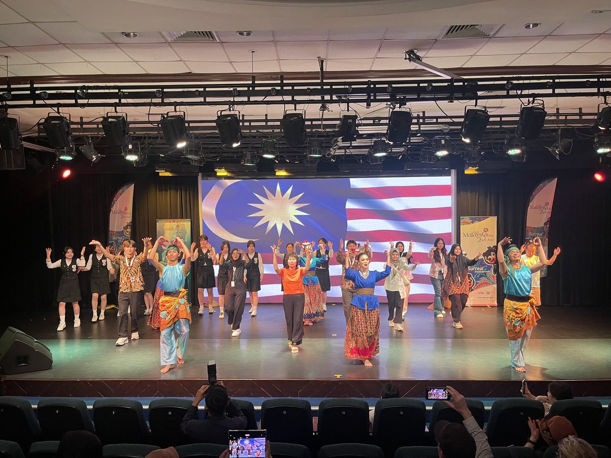 MaticMY's tweet image. 📸 Memories to cherish, stories to share 🥰

#MaticMY #OneStopCentre #VisitMatic #CulturalDance #VisitMalaysia2026 #SurrealExperiences #MalaysiaTrulyAsia #CutiCutiMalaysia #CulturalShow #MalaysiaDance #TraditionalDance #PersembahanKebudayaan #Malaysia