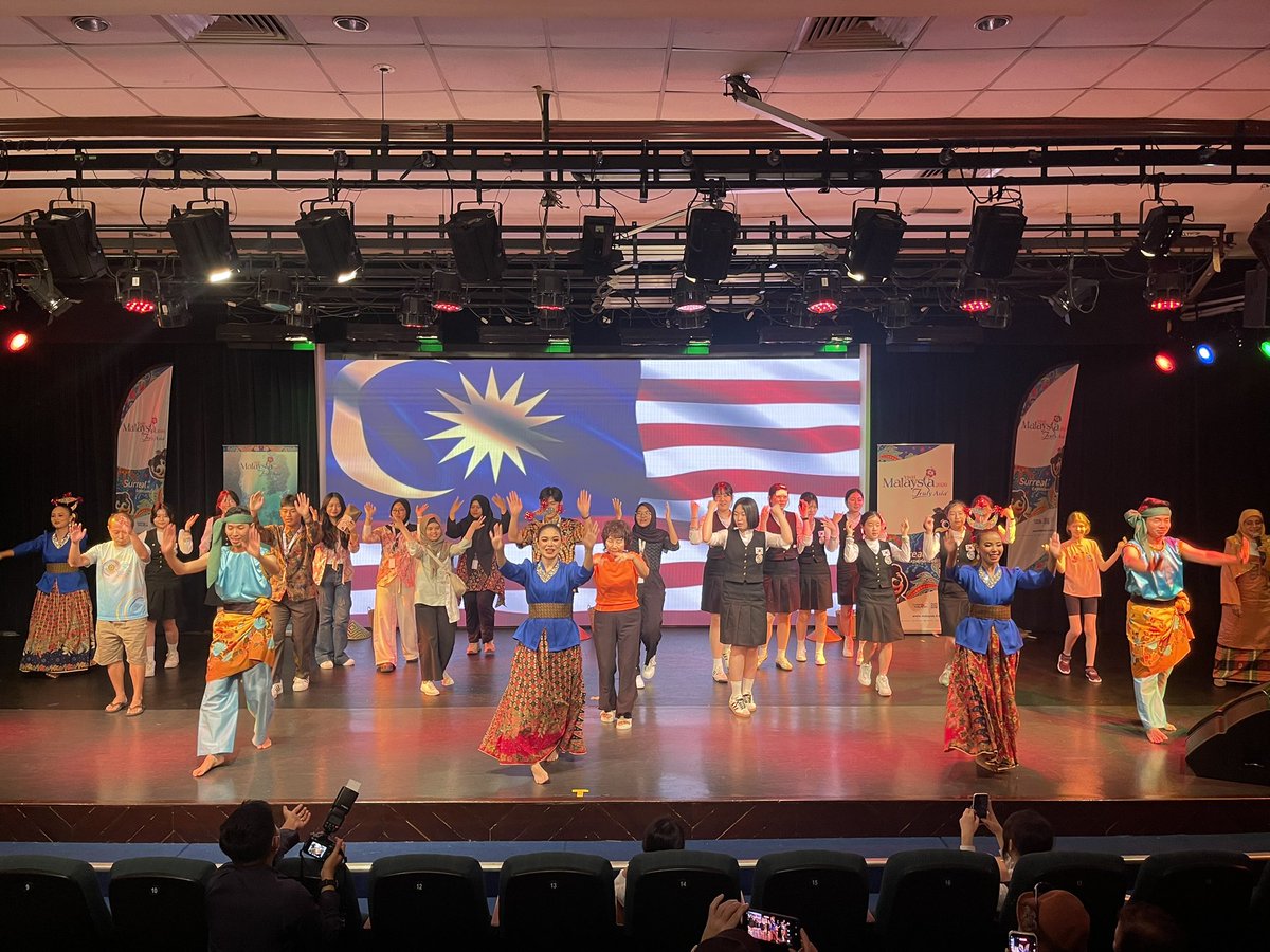 MaticMY's tweet image. 📸 Memories to cherish, stories to share 🥰

#MaticMY #OneStopCentre #VisitMatic #CulturalDance #VisitMalaysia2026 #SurrealExperiences #MalaysiaTrulyAsia #CutiCutiMalaysia #CulturalShow #MalaysiaDance #TraditionalDance #PersembahanKebudayaan #Malaysia