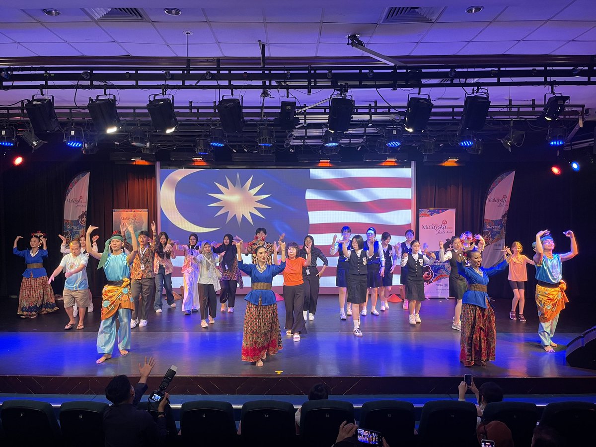 MaticMY's tweet image. 📸 Memories to cherish, stories to share 🥰

#MaticMY #OneStopCentre #VisitMatic #CulturalDance #VisitMalaysia2026 #SurrealExperiences #MalaysiaTrulyAsia #CutiCutiMalaysia #CulturalShow #MalaysiaDance #TraditionalDance #PersembahanKebudayaan #Malaysia