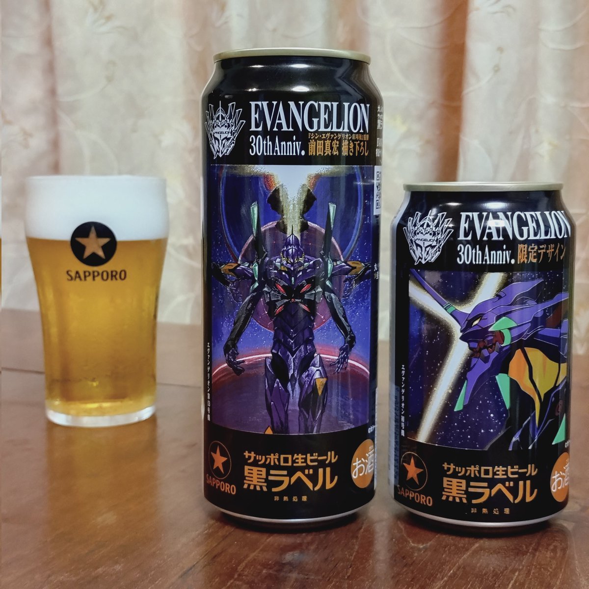 MichioYamazaki's tweet photo. 今日の一杯
サッポロ生ビ��ル
黒ラベル × EVANGELION 30th Anniv. 限定デザイン缶

今日佐川さんが届けてくれました
黒ラベル ×『エヴァンゲリオン』 30th Anniv. Collaboration THE BAR GLASS

このグラス使うの躊躇する〜 https://t.co/g8dC6U38bV