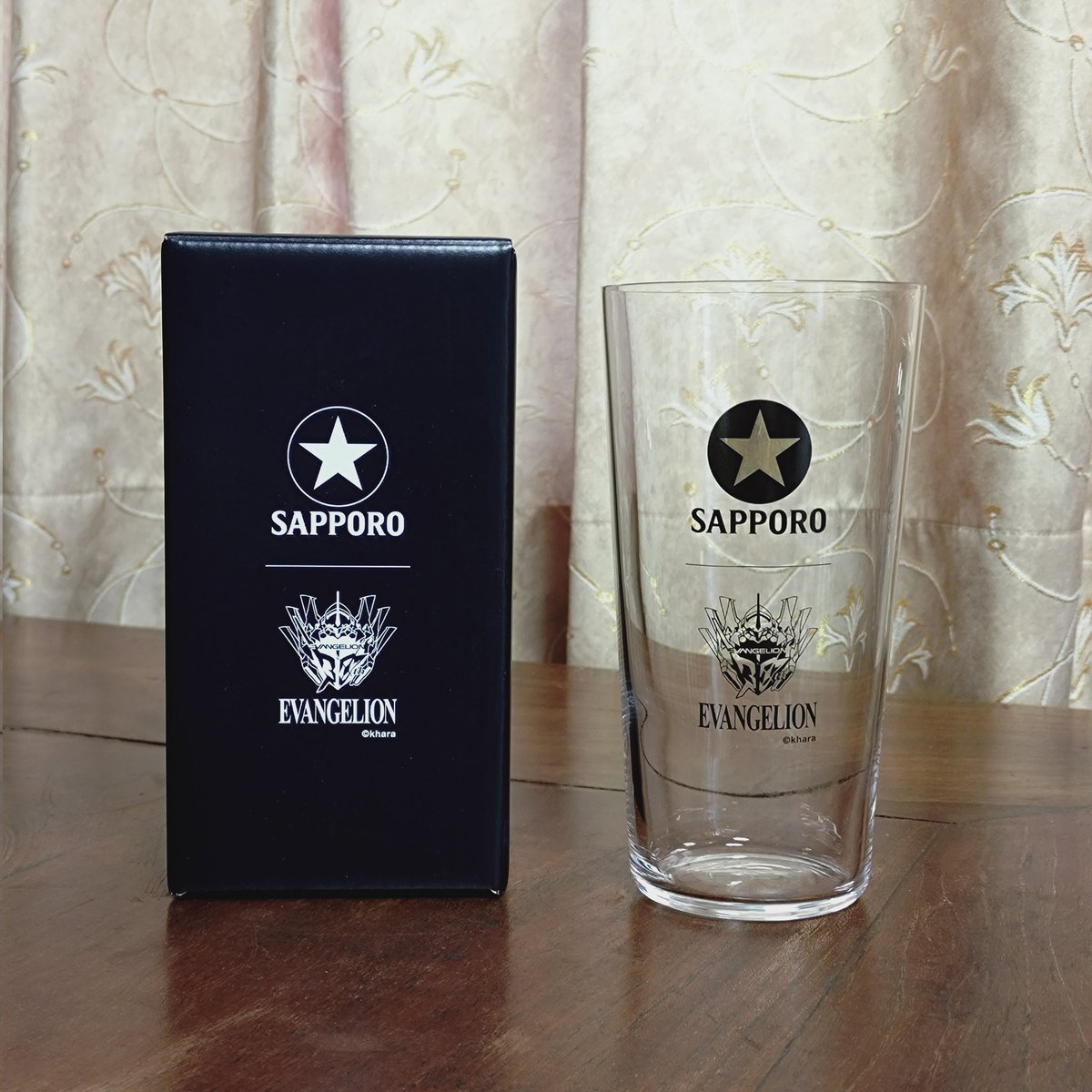 MichioYamazaki's tweet photo. 今日の一杯
サッポロ生ビ��ル
黒ラベル × EVANGELION 30th Anniv. 限定デザイン缶

今日佐川さんが届けてくれました
黒ラベル ×『エヴァンゲリオン』 30th Anniv. Collaboration THE BAR GLASS

このグラス使うの躊躇する〜 https://t.co/g8dC6U38bV
