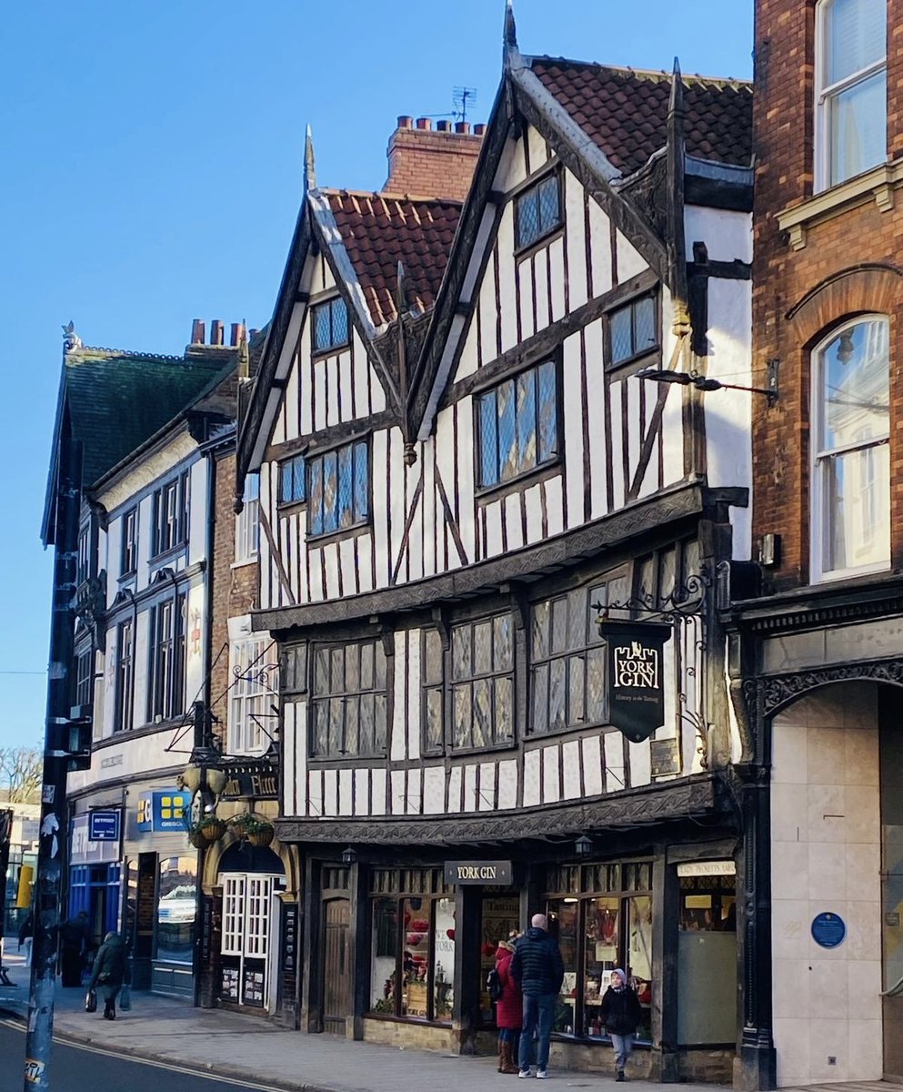 yorkgin's tweet image. Spring is sprung,
The grass is riz,
I wonder where the gin shop is.
In sunny York - on Pavement street,
Come and give yourself a treat! 
😎🥰🤣

📸 Our Nicki ❤️

@VisitYork 

#york #yorkengland #yorkuk #spring