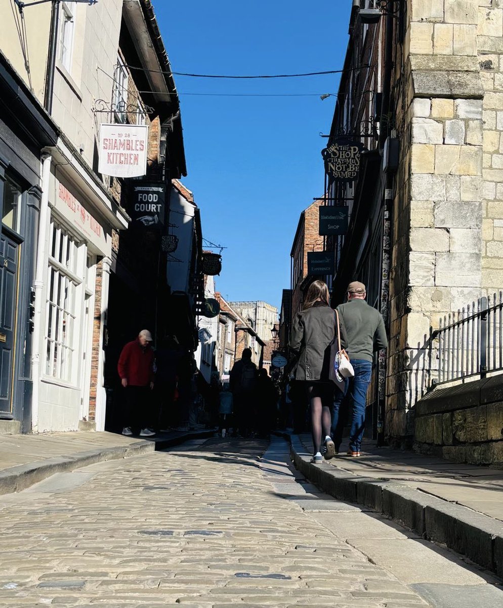 yorkgin's tweet image. Spring is sprung,
The grass is riz,
I wonder where the gin shop is.
In sunny York - on Pavement street,
Come and give yourself a treat! 
😎🥰🤣

📸 Our Nicki ❤️

@VisitYork 

#york #yorkengland #yorkuk #spring