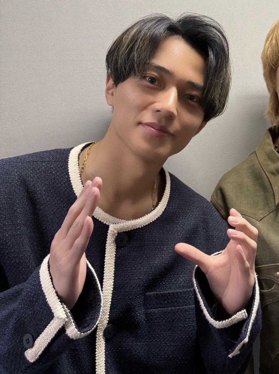 tantoueraben's tweet photo. 【#鬼の花嫁 鬼ヒット御礼舞台挨拶 4/7 丸の内ピカデリー 18: 55レポ】

写真撮られる時にピースはしたくなくて抵抗するからいつも変なポーズになってるらしいｗｗｗｗｗｗｗｗｗｗｗｗ https://t.co/BeiRqZW1W4