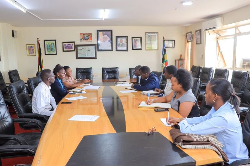 SyliviaKeiz's tweet image. PRAU Uganda's connecting with Makerere University Business School Building bridges between academia &amp;amp; PR industry, shaping Uganda's communications future #Partnerships #PRAUUganda #GoldenPosts @OfficialMubs @GoldenPosts1