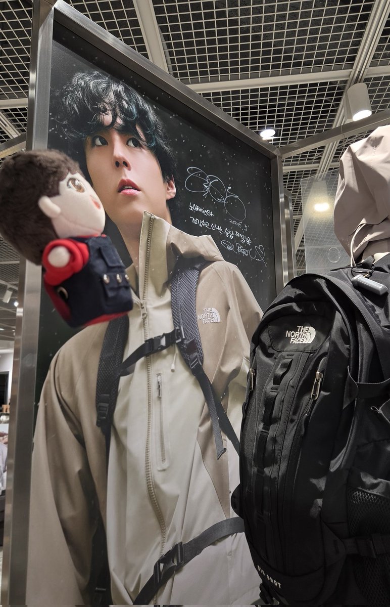 sfc_jujulee's tweet photo. 202603 @BOGUMMY at Myeongdong 

#박보검 
#theNorthFace 
#jungKwanJang https://t.co/148oue086K
