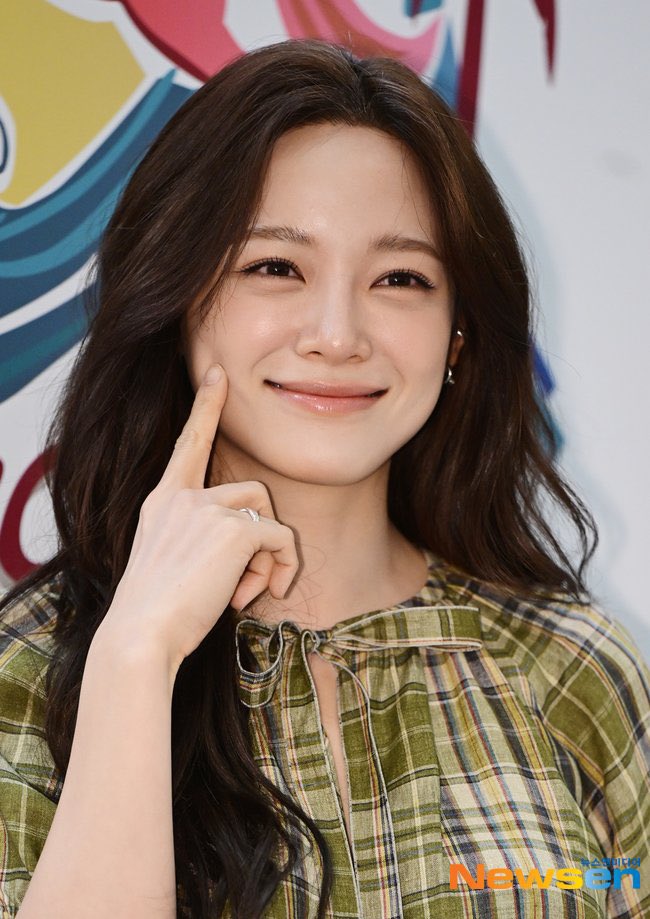 IOI BASE tweet media