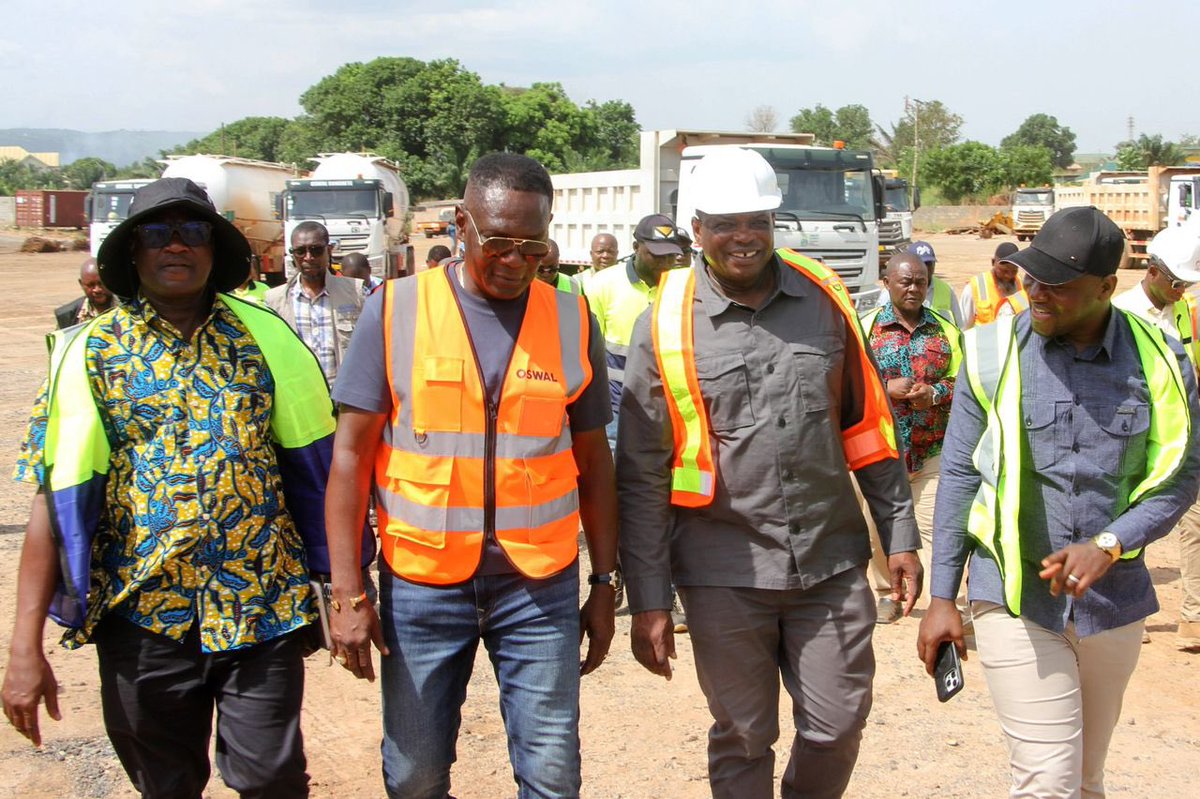 mrhgovgh's tweet photo. BIG PUSH UPDATE
 
RECONSTRUCTION OF DODOWA-AFIENYA-DAWHENYA ROAD & SELECTED TOWN ROADS
 
Work on the reconstruction of the Dodowa- Afienya- Dawhenya and selected town roads project is progressing steadily. The Project commenced on 5th December, 2025 and is expected to completed on 4th December 2027.
 
The progress of work is 35%, putting the project ahead of schedule.
 
The scope of the project includes:
 
• 24.8 km Single Carriageway asphaltic concrete Road with shoulders and walkways
• 4km Dual carriageway at Dodowa, Afienya and Dawhenya junctions
• 40m Span 4-Lane Concrete Bridge over River Detsedor at Afienya
• Bridge at Ch 9+540 – 8m X 4m    30m slab (0.7m thick) walls 0.6m thick
• 8No. major box culverts and 28 pipe culverts
• 28.7 km of Concrete U-drains (various sizes)
 
Additional Scope
• 550m storm drain 1.6m x 1.3m high
• 40m length 8m X 4m Outfall Concrete lined Channel
 
When completed, the project will serve as a key link between communities such as Dodowa, Afienya, and Dawhenya. The corridor will also support movement of goods especially between Accra and nearby districts.
 
The Minister of Roads and Highways, Hon. Kwame Agbodza visited the project site, as part of an inspection tour of various projects within the Greater Accra Region.
 
Hon. Agbodza expressed satisfaction with the delivery of quality work and adherence to timelines, with certain sections already showing significant advancement.
 
He commended the contractor, Oswal Investment Group for their commitment and urged them to maintain the momentum to ensure timely completion of the project for the benefit of surrounding communities and road users.