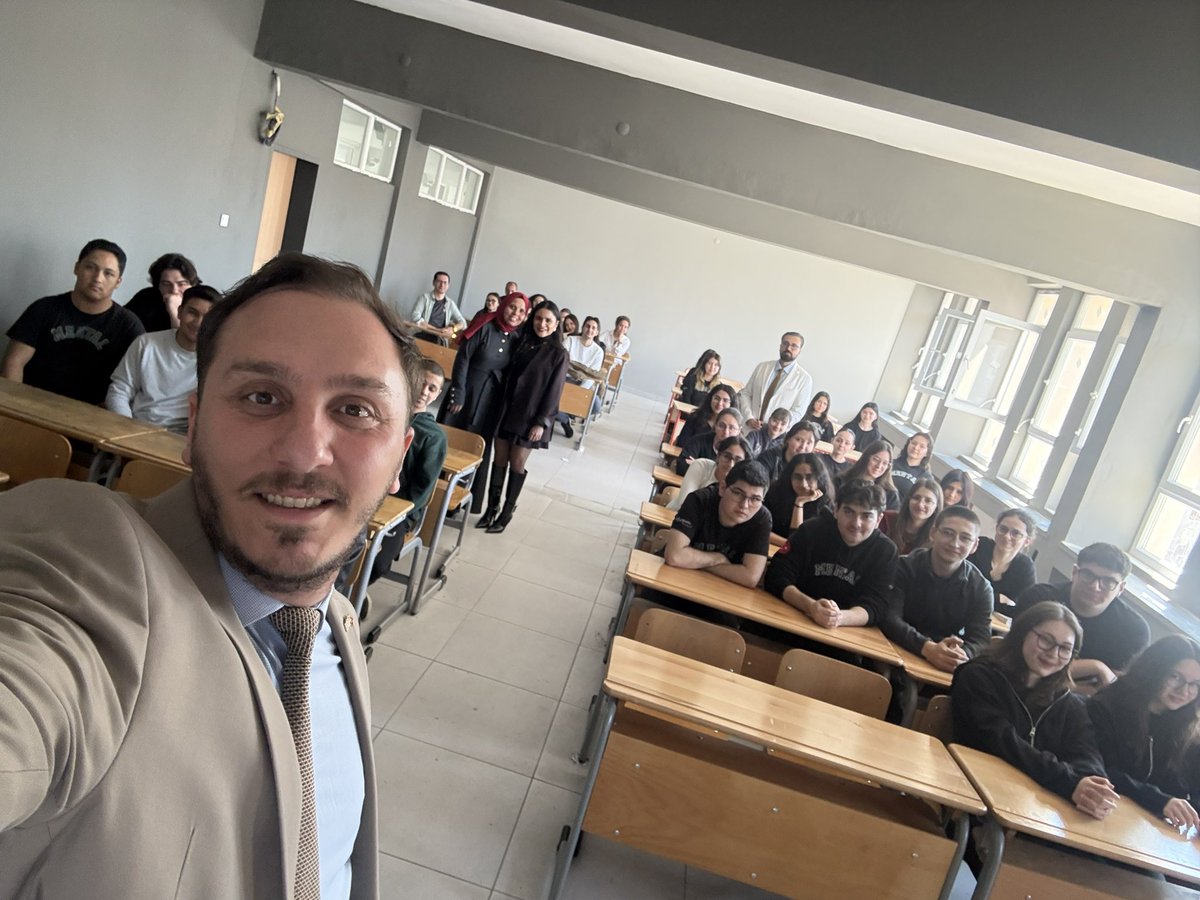 SenolCALIKAN's tweet photo. Valimiz Sayın Dr. İdris AKBIYIK tarafından ilan edilen “Gençlik Yılı” kapsamında, üçüncü durağımız Menteşe Anadolu Lisesiydi ; değerli öğretmenlerimiz ve genç kardeşlerimize katılımlarından dolayı teşekkür ederiz.🍀

@TCNufus 
@tcmuglavaliligi 
@muglanufus 
@genclikyili https://t.co/REzu1bjSAv