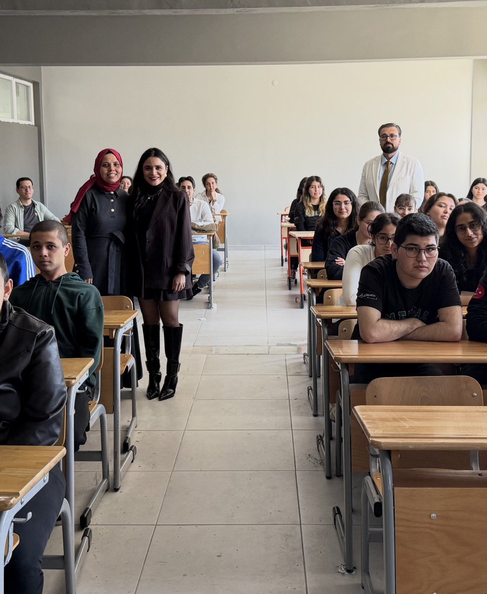 SenolCALIKAN's tweet photo. Valimiz Sayın Dr. İdris AKBIYIK tarafından ilan edilen “Gençlik Yılı” kapsamında, üçüncü durağımız Menteşe Anadolu Lisesiydi ; değerli öğretmenlerimiz ve genç kardeşlerimize katılımlarından dolayı teşekkür ederiz.🍀

@TCNufus 
@tcmuglavaliligi 
@muglanufus 
@genclikyili https://t.co/REzu1bjSAv