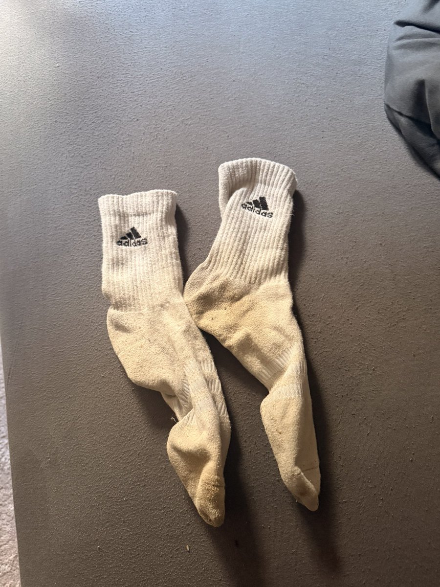 Secret_S45's tweet photo. Ça intéresse quelqu’un ? Utiliser pour le sport donc pleins de sueur 🥵 https://t.co/8Ej1t1QuMQ