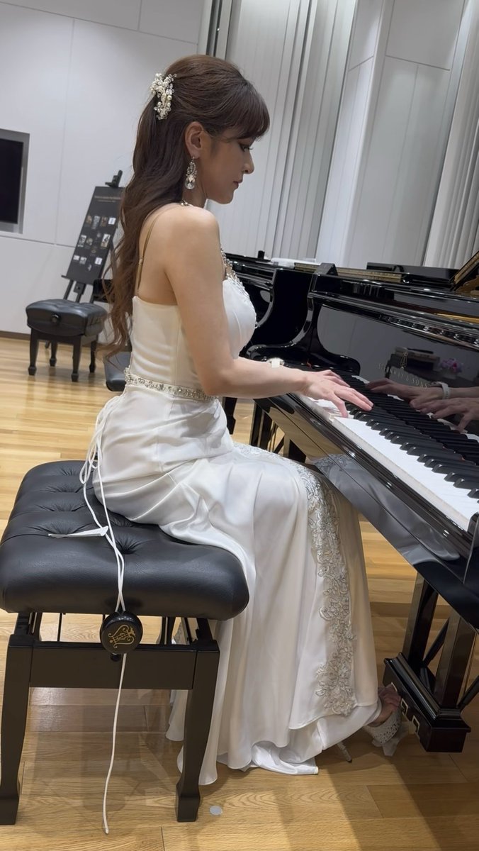 高木里代子 tweet media