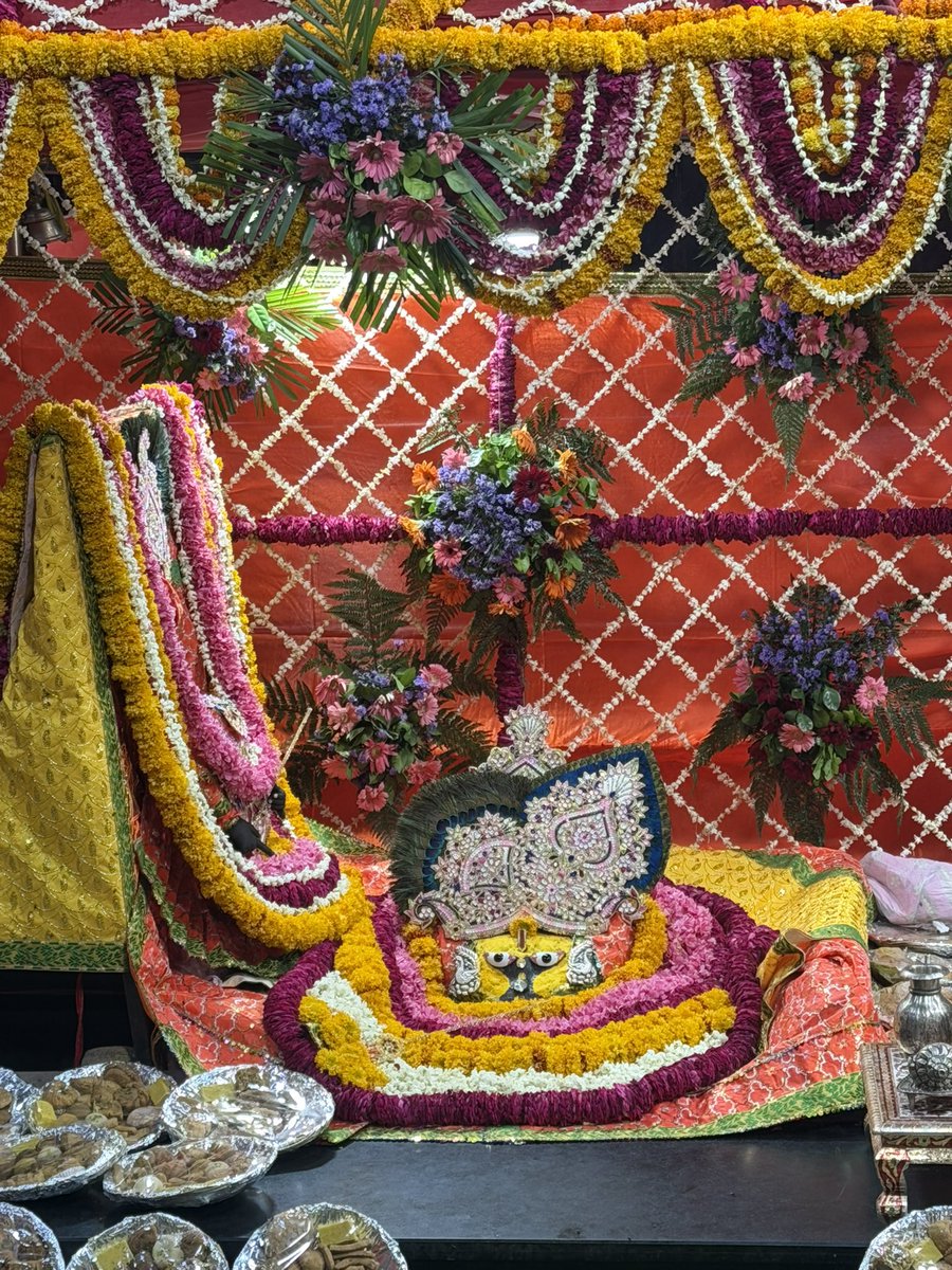 rahulraoinc's tweet photo. जय श्री राधे 🙏
कल श्री गोवर्धन में श्री गिरीराज महाराज एवं बरसाना में माँ श्री राधा रानी जी के दर्शन का सौभाग्य प्राप्त हुआ।

मन आनंदित है, हृदय कृतज्ञ है 🙏
प्रभु की कृपा सभी पर बनी रहे।

जय श्री राधे ❤️
#Radha #mathura #krishan #vrindavan https://t.co/70oB53Kr7e